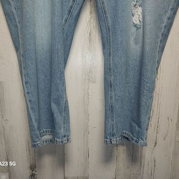 Maurices 20W Cheeky Taper Ankle Jeans Distressed High Rise Curvy Fit - Picture 2 of 9